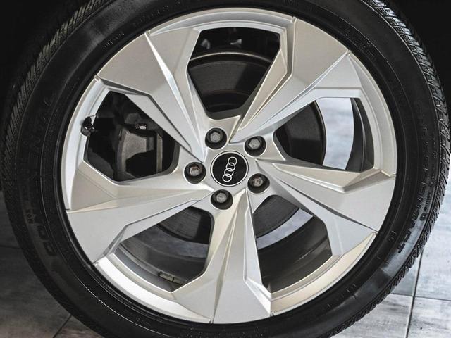 Photo of 2023 Glacier White Metallic Audi Q5