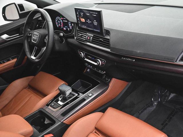 Photo of 2023 Glacier White Metallic Audi Q5