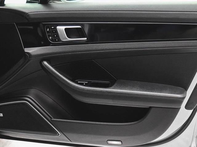 Photo of 2021 Dolomite Silver Metallic Porsche Panamera