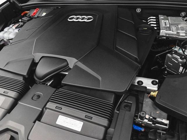 Photo of 2025 Mythos Black Metallic Audi Q8