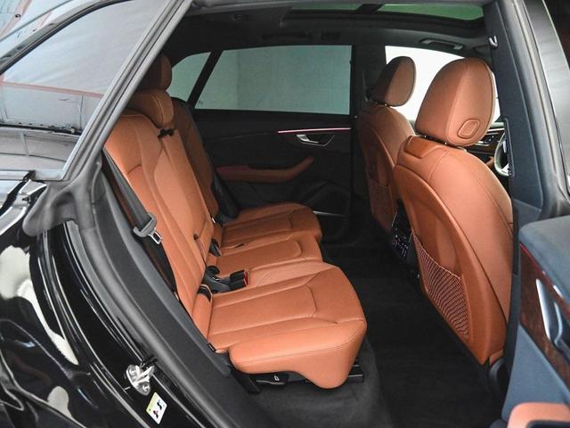 Photo of 2025 Mythos Black Metallic Audi Q8
