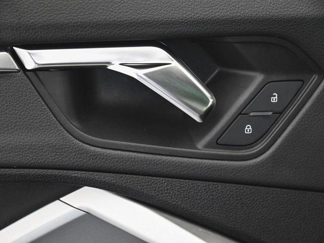 Photo of 2022 Chronos Gray Metallic Audi Q3