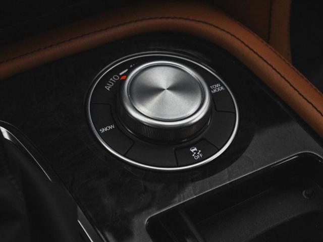 Photo of 2024 Moonstone White INFINITI QX80