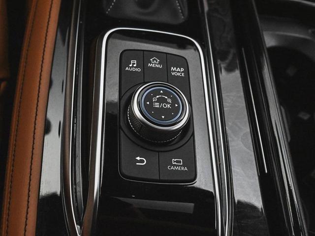 Photo of 2024 Moonstone White INFINITI QX80