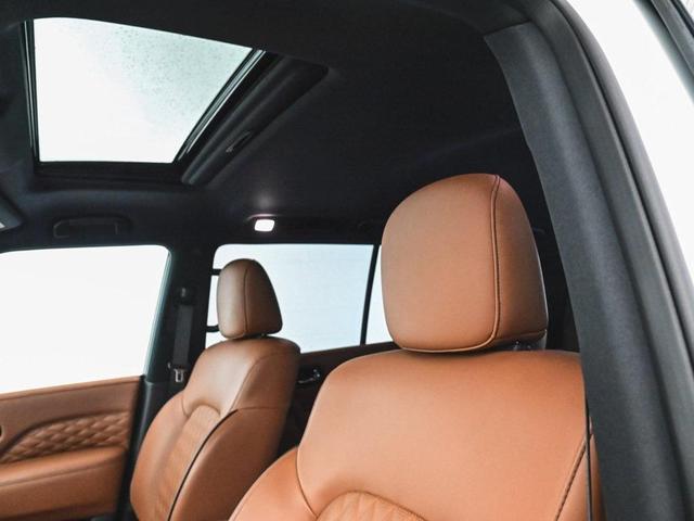 Photo of 2024 Moonstone White INFINITI QX80
