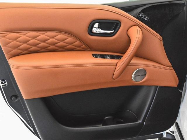 Photo of 2024 Moonstone White INFINITI QX80