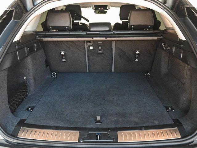 Photo of 2024 Zadar Grey Land Rover Range Rover Velar