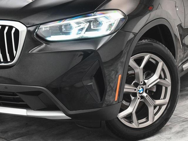 Photo of 2022 Jet Black BMW X3