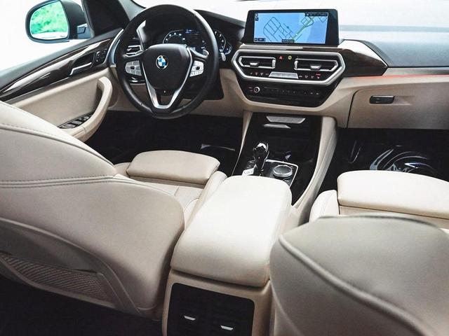 Photo of 2022 Jet Black BMW X3