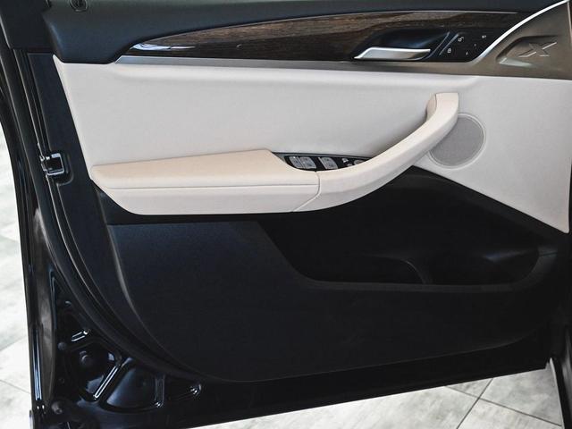 Photo of 2022 Jet Black BMW X3