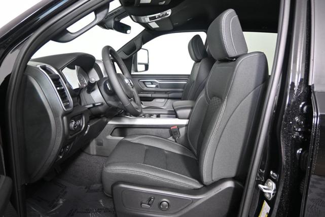 Photo of 2026 Diamond Black Crystal Pearlcoat RAM 1500