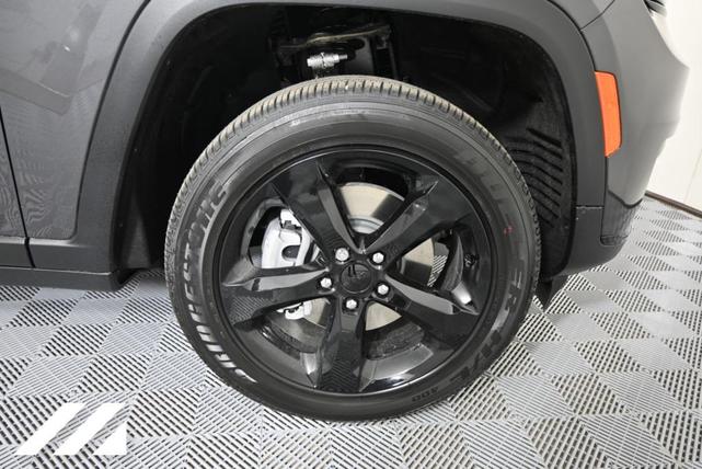 Photo of 2024 Baltic Gray Metallic Clearcoat Jeep Grand Cherokee L