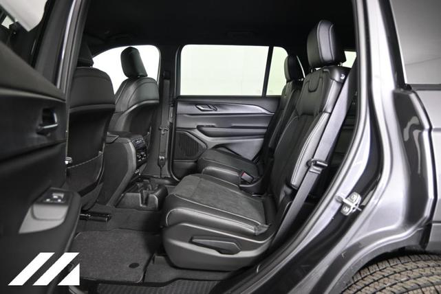 Photo of 2024 Baltic Gray Metallic Clearcoat Jeep Grand Cherokee L