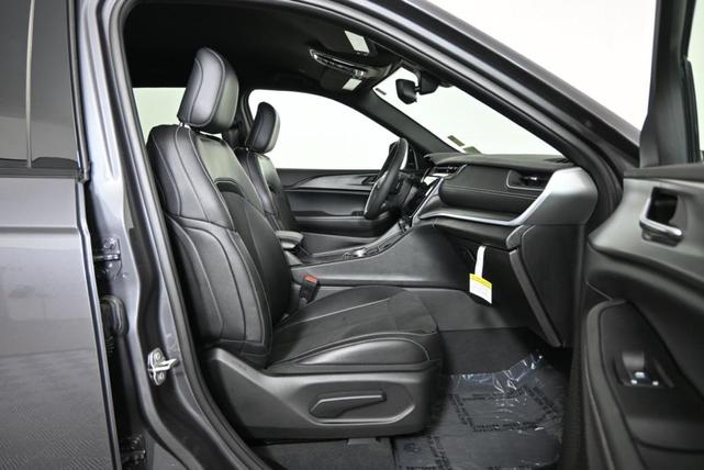 Photo of 2024 Baltic Gray Metallic Clearcoat Jeep Grand Cherokee L