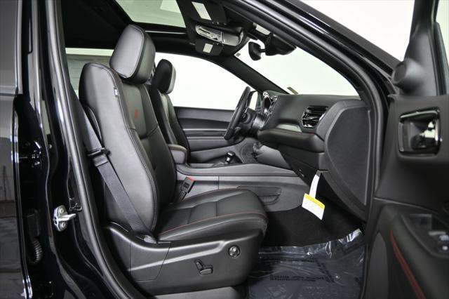 Photo of 2025 DB Black Crystal Clearcoat Dodge Durango