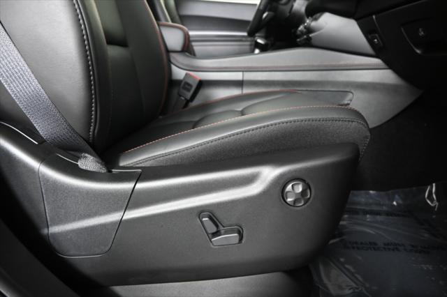 Photo of 2025 DB Black Crystal Clearcoat Dodge Durango