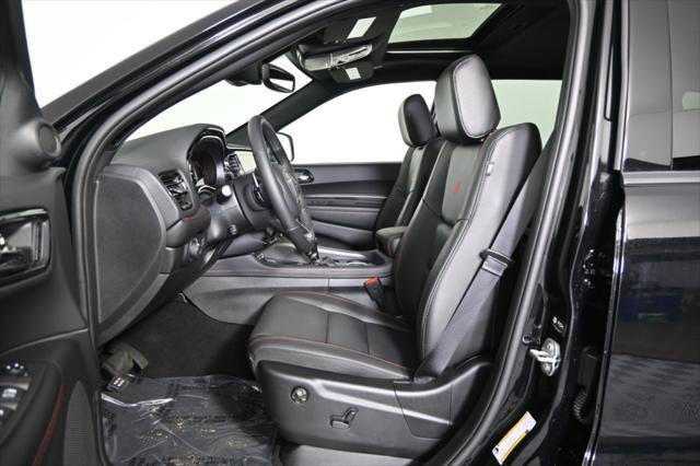 Photo of 2025 DB Black Crystal Clearcoat Dodge Durango