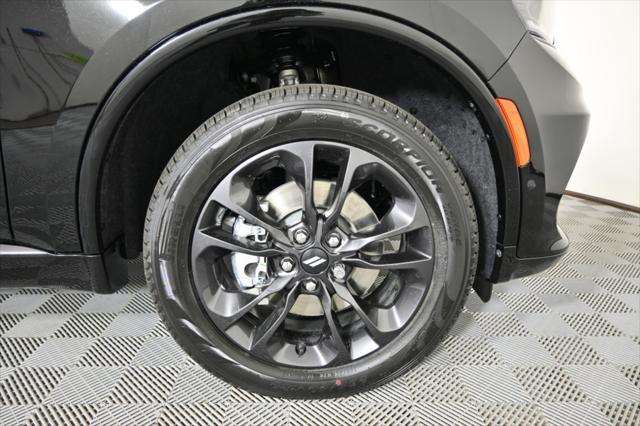Photo of 2025 DB Black Crystal Clearcoat Dodge Durango