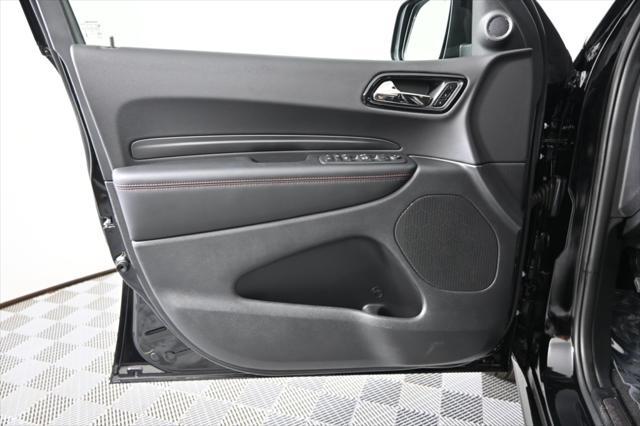 Photo of 2025 DB Black Crystal Clearcoat Dodge Durango