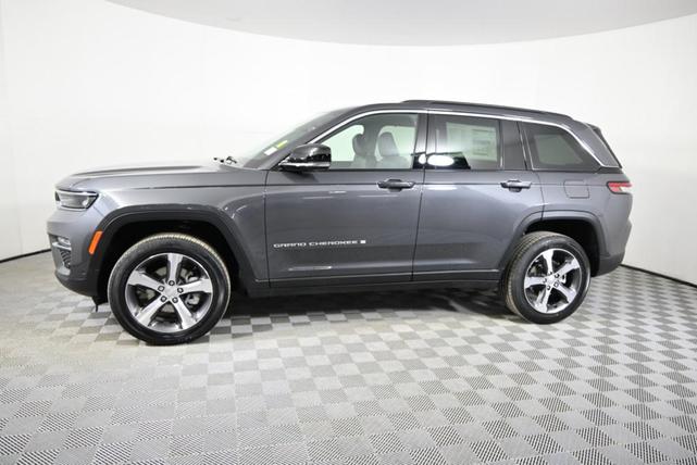 Photo of 2025 Baltic Gray Metallic Clearcoat Jeep Grand Cherokee