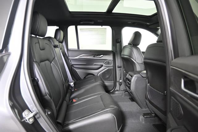 Photo of 2025 Baltic Gray Metallic Clearcoat Jeep Grand Cherokee