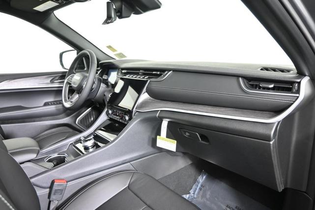 Photo of 2025 Baltic Gray Metallic Clearcoat Jeep Grand Cherokee