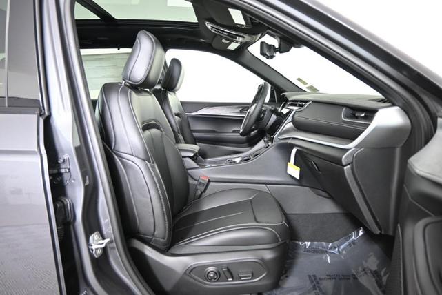 Photo of 2025 Baltic Gray Metallic Clearcoat Jeep Grand Cherokee