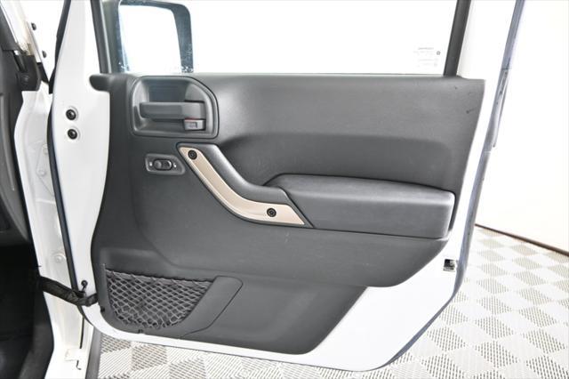 Photo of 2017 Bright White Clearcoat Jeep Wrangler Unlimited