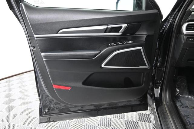 Photo of 2020 Ebony Black Kia Telluride