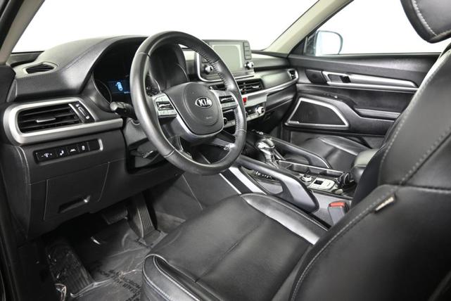 Photo of 2020 Ebony Black Kia Telluride
