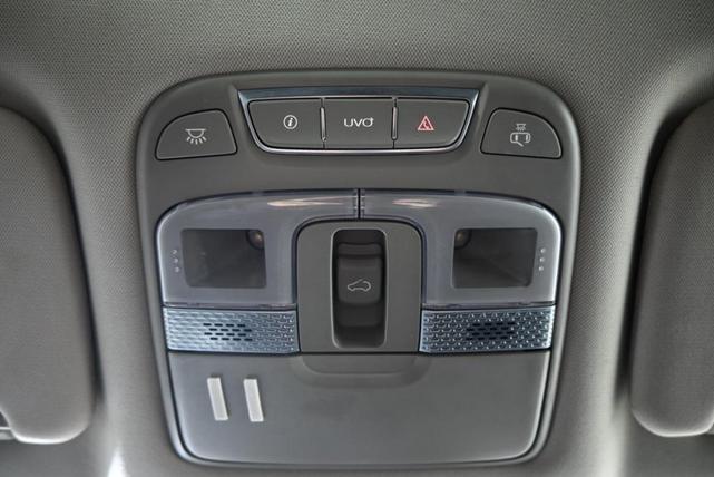 Photo of 2020 Ebony Black Kia Telluride