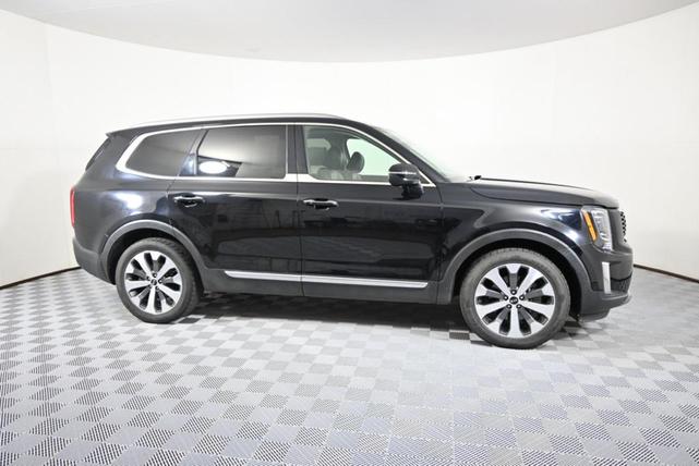 Photo of 2020 Ebony Black Kia Telluride