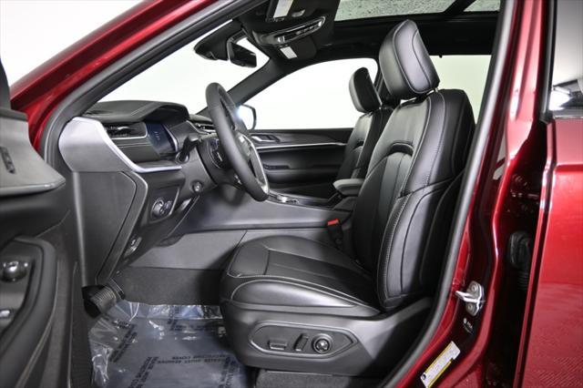 Photo of 2025 Velvet Red Pearlcoat Jeep Grand Cherokee L