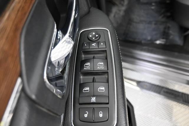 Photo of 2015 Brilliant Black Crystal Pearlcoat RAM 1500