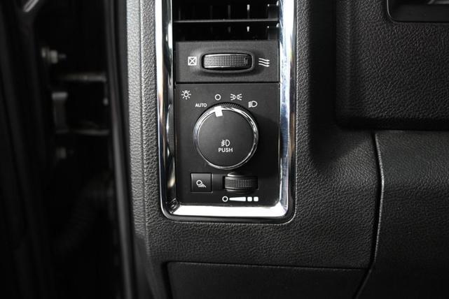 Photo of 2015 Brilliant Black Crystal Pearlcoat RAM 1500