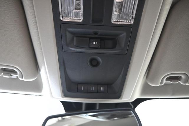 Photo of 2015 Brilliant Black Crystal Pearlcoat RAM 1500