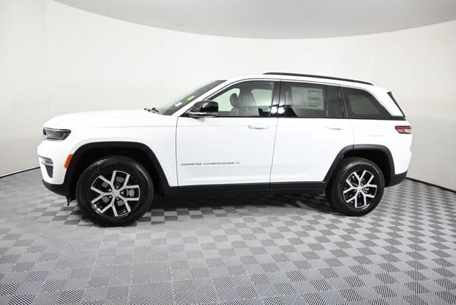 Photo of 2025 Bright White Clearcoat Jeep Grand Cherokee