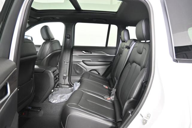 Photo of 2025 Bright White Clearcoat Jeep Grand Cherokee