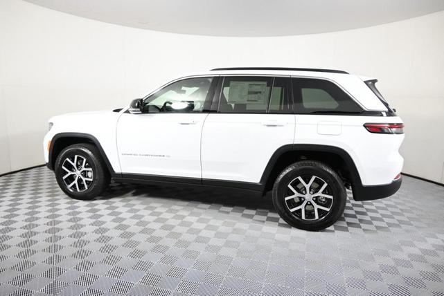 Photo of 2025 Bright White Clearcoat Jeep Grand Cherokee