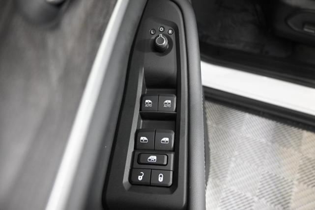 Photo of 2025 Bright White Clearcoat Jeep Grand Cherokee