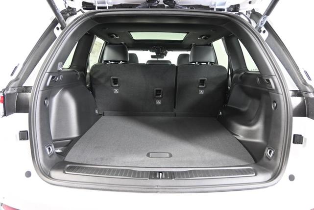 Photo of 2025 Bright White Clearcoat Jeep Grand Cherokee