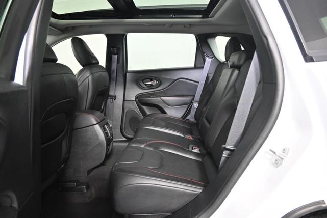 Photo of 2021 Bright White Clearcoat Jeep Cherokee