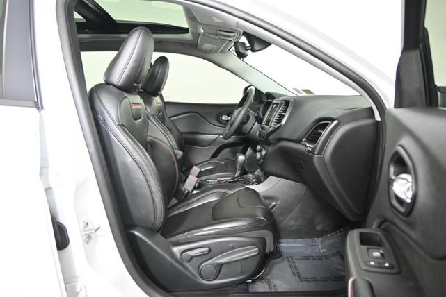 Photo of 2021 Bright White Clearcoat Jeep Cherokee