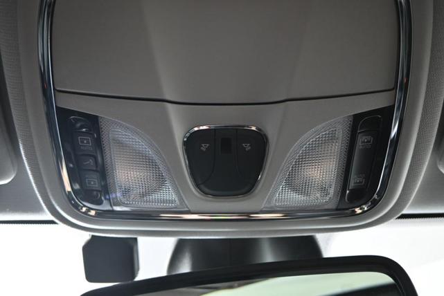 Photo of 2021 Bright White Clearcoat Jeep Cherokee