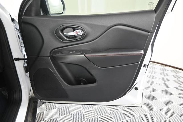 Photo of 2021 Bright White Clearcoat Jeep Cherokee