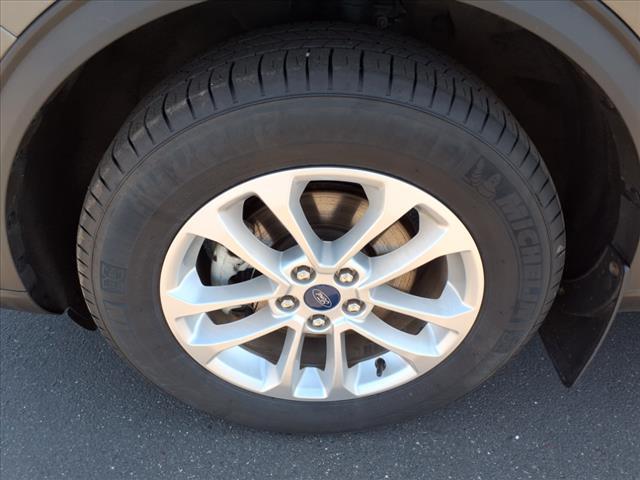Photo of 2020 Gray Ford Escape