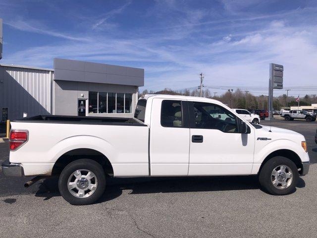 Photo of 2014 Oxford White Ford F-150