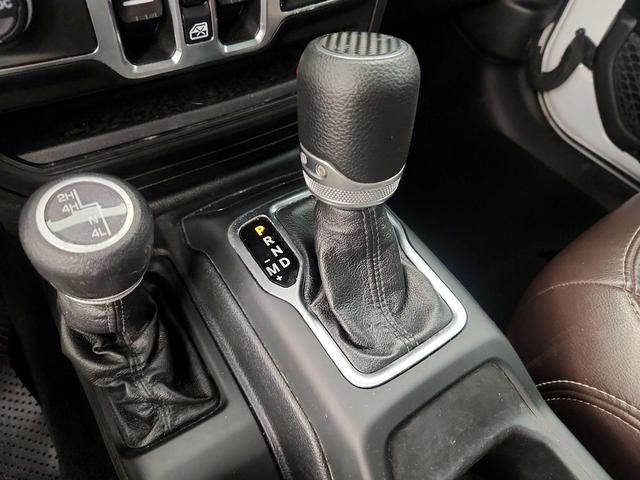 Photo of 2021 White Jeep Gladiator