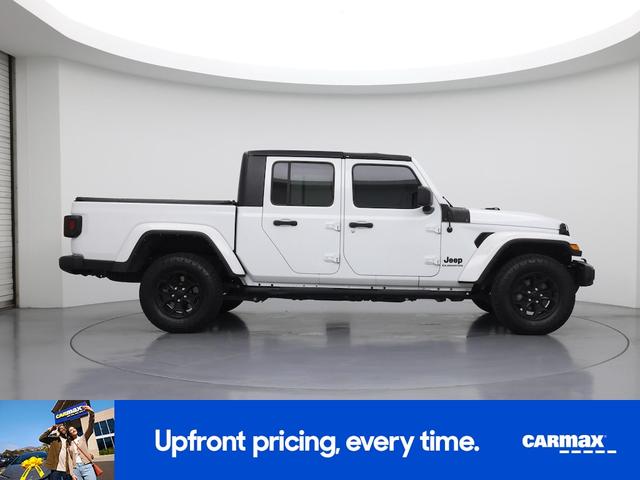 Photo of 2021 White Jeep Gladiator