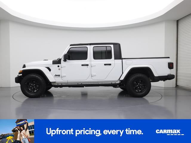 Photo of 2021 White Jeep Gladiator